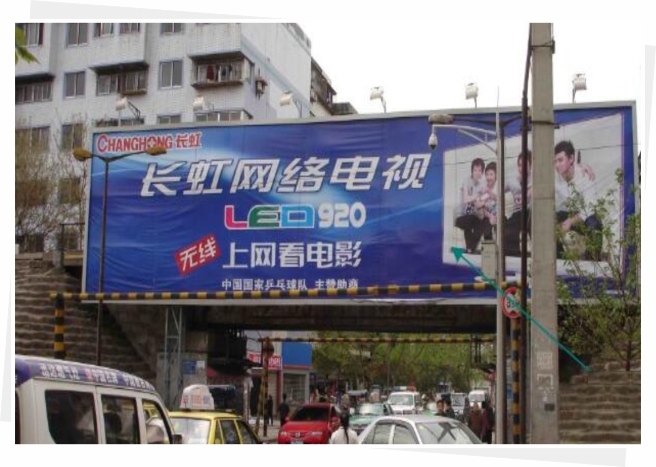 老城南街铁路桥户外大牌广告位